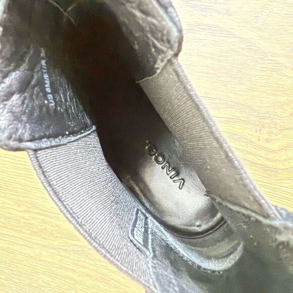 $425 Vince Henderson Weatherproof Suede Heel Chelsea Ankle Boot Black 8 - Picture 9 of 10